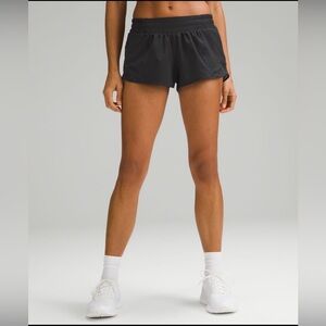 Lululemon Hotty Hot lined 2.5” shorts